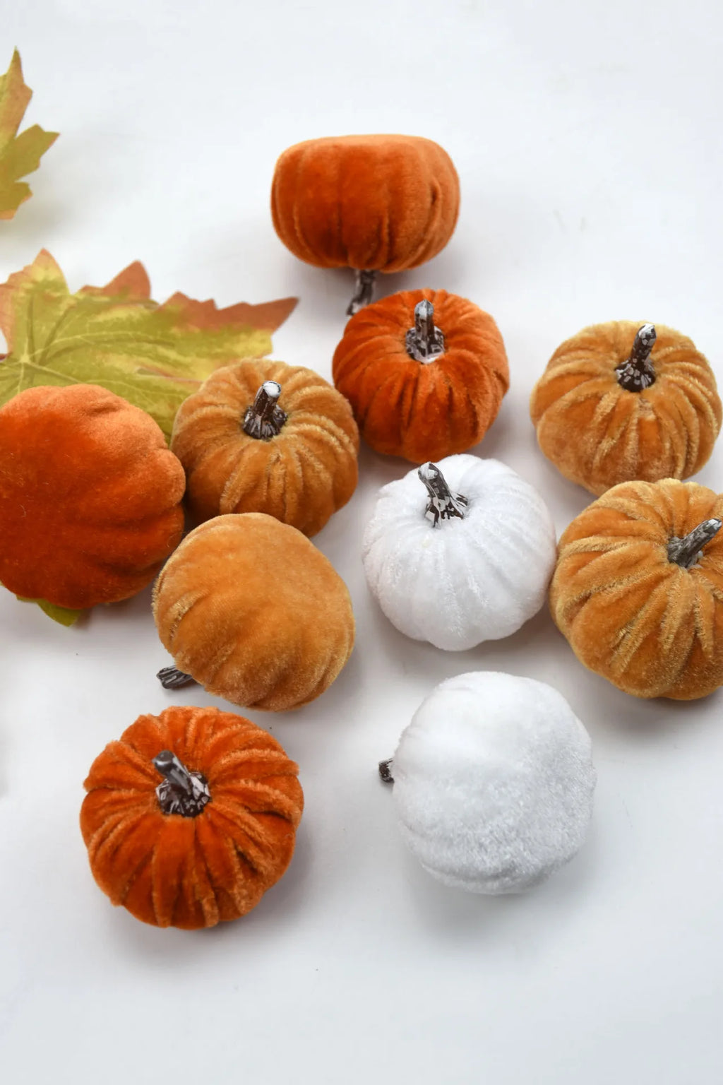 10pcs Velvet Artificial Pumpkin Decoration Desktop Pumpkin Halloween Decoration
