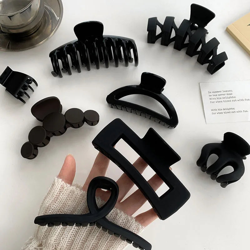 Womans Elegant Black Plastic Hair Claw Grip