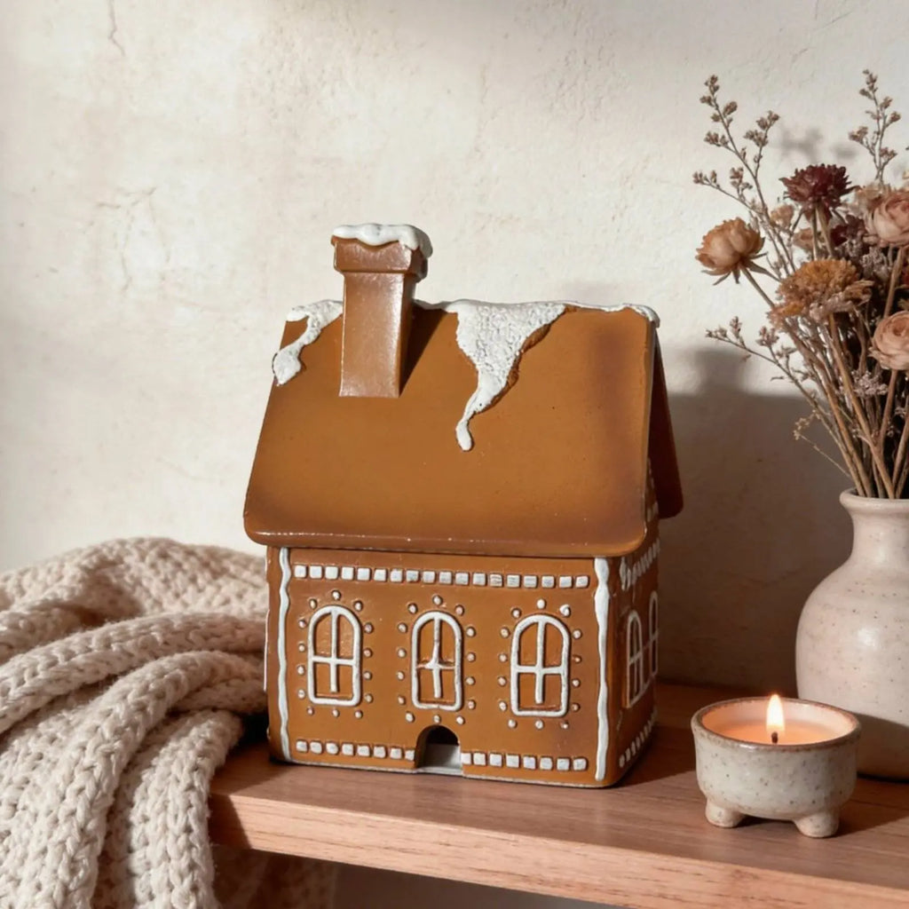 Holiday Cottage Aroma Holder Festive Gift Gingerbread House Aroma Burner Christmas Cabin Censer Detailed Craftsmanship