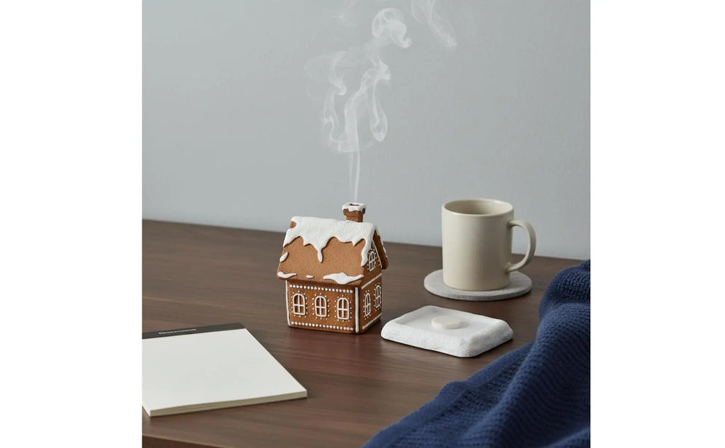 Holiday Cottage Aroma Holder Festive Gift Gingerbread House Aroma Burner Christmas Cabin Censer Detailed Craftsmanship