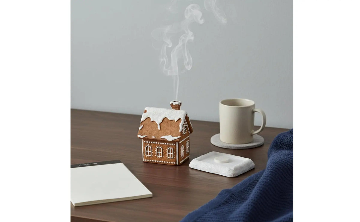 Holiday Cottage Aroma Holder Festive Gift Gingerbread House Aroma Burner Christmas Cabin Censer Detailed Craftsmanship