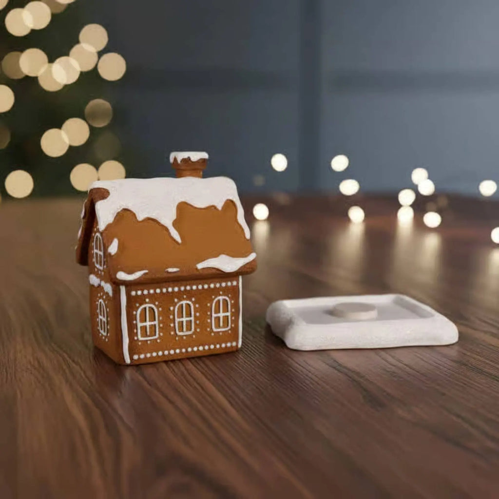 Holiday Cottage Aroma Holder Festive Gift Gingerbread House Aroma Burner Christmas Cabin Censer Detailed Craftsmanship