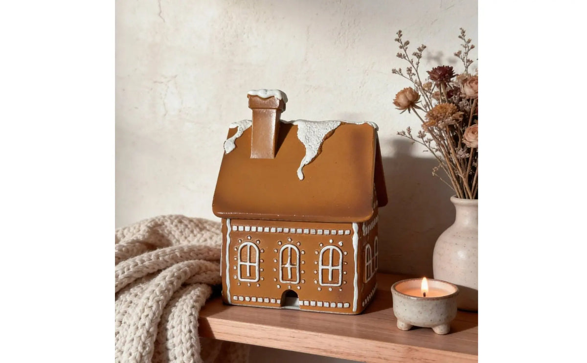 Holiday Cottage Aroma Holder Festive Gift Gingerbread House Aroma Burner Christmas Cabin Censer Detailed Craftsmanship