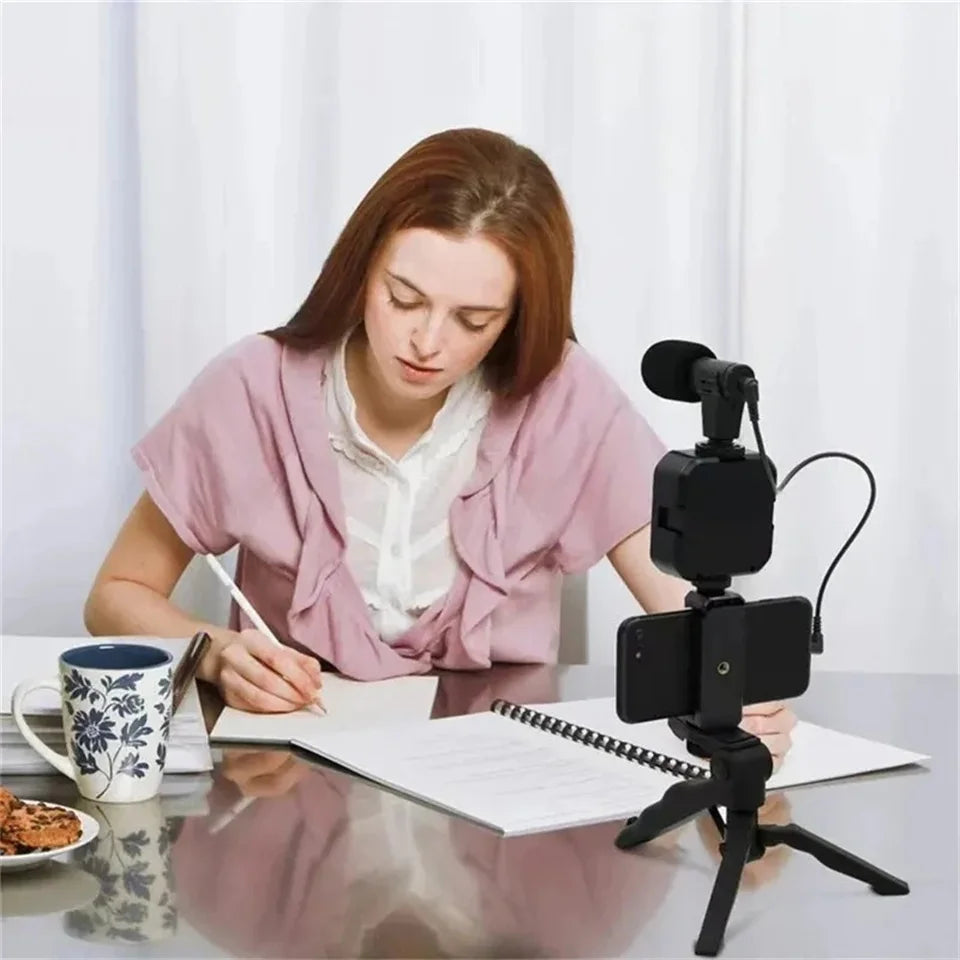 Smartphone Vlogging Kit With Tripod Phone Holder Mini Microphone LED